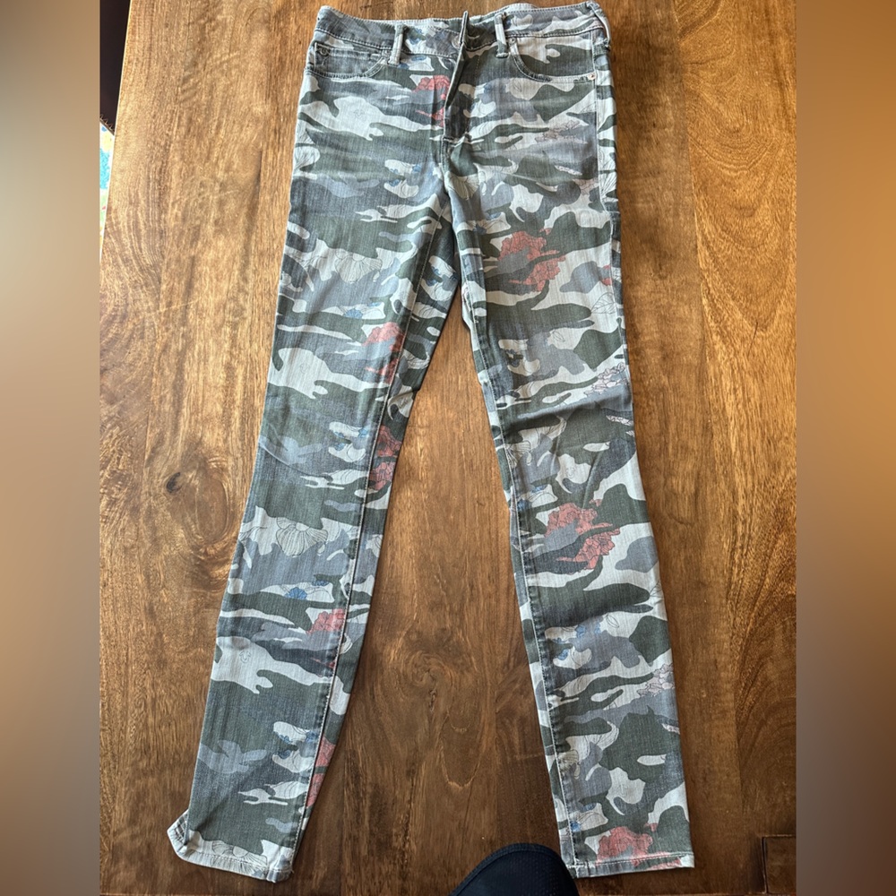 True Religion Halle Mid Rise Super Skinny Camo Floral Jeans Size 27 (Rare) A